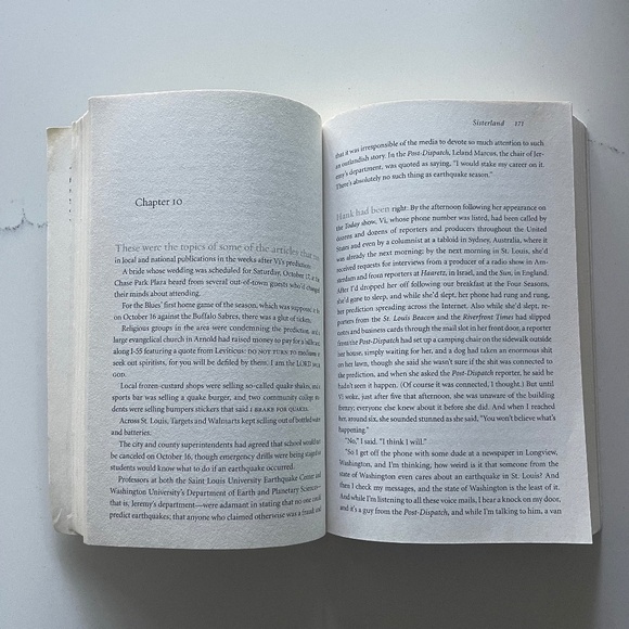 Sisterland | By Curtis Sittenfeld | Paperback - Picture 2 of 4